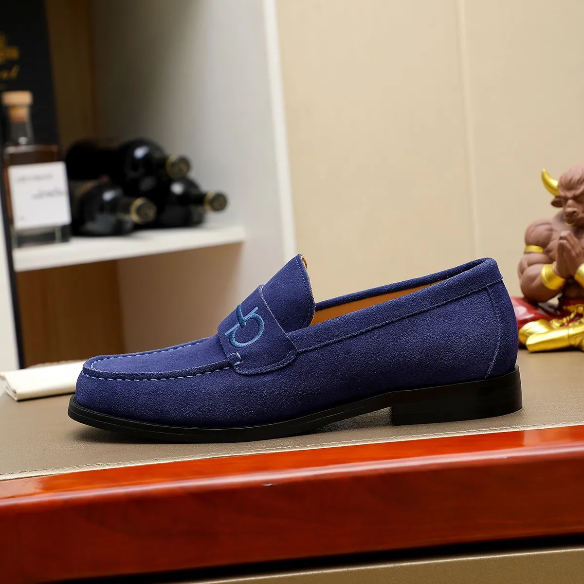 Men's shoes 💰460 🔥 Ferragamo new men's casual slip-on shoes 🇨🇳 Official website original 1:1 mold, original quality 💯 fine workmanship, high-end luxury ☘ The upper is made of imported Italian first-layer cowhide 🌴 Luxurious water dyeing 🐂 Leather lining 🍓 Rubber wear-resistant and non-slip outsole, breathable and comfortable to wear 🍍 The first choice for high-taste men, color optional! Code number 38-44 (45.46. Customized)